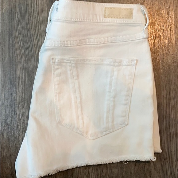 White short shorts - Picture 2 of 5